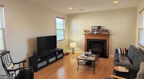 27 Scarlet Oak Dr, Princeton NJ  08540-4610 exterior