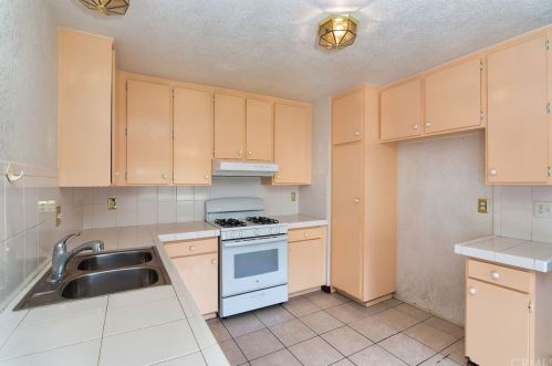 9211 Admiralty Ave, Riverside CA  92503-3348 exterior