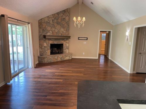 5 Robinhood Dr, Conroe TX  77301-1665 exterior