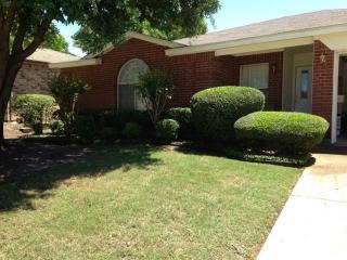 7748 Kelly Lynn Ln, Fort Worth TX  76148-2431 exterior