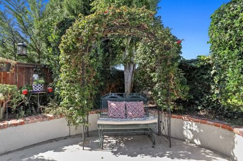 4 Campanero, Irvine CA  92620-1821 exterior