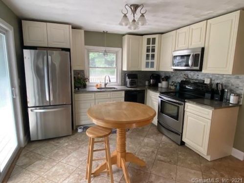 30 Deerfield Ave, Waterbury, CT 06708-1314