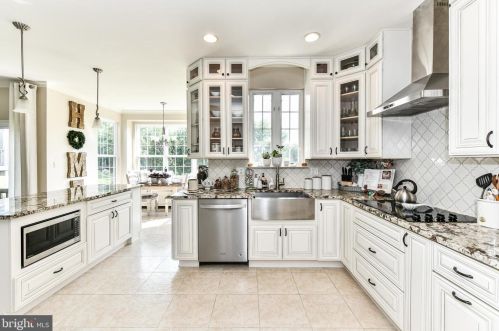 17098 Greenwood Dr, Round Hill, VA 20141-4431