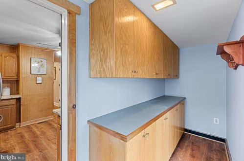 208 Pkwy Ave, Trenton NJ 08618-2749 exterior