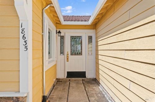 18635 Oak Grove Rd, Middletown, CA 95467-8283
