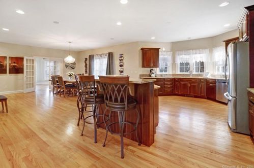 20 Fairway Dr, Wallingford, CT 06492-5459