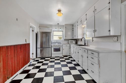 140 6th St, Albany, MN 56307-8322