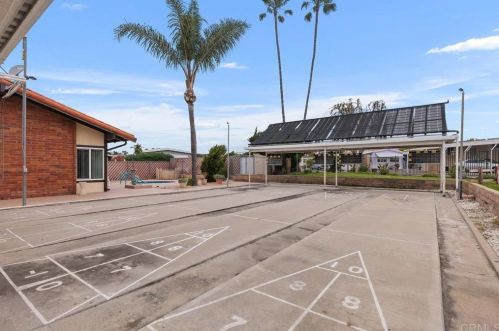 1600 Vista Way, Vista CA 92084-3424 exterior