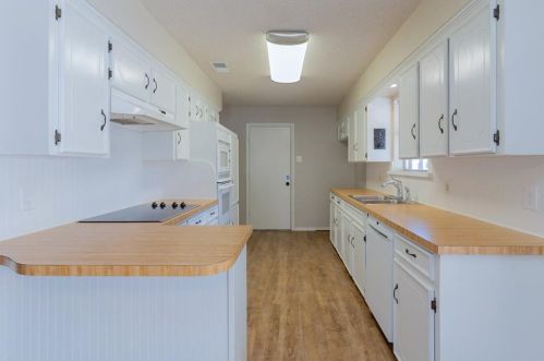 3001 Scenic Hills Dr, Bedford, TX 76021-2853