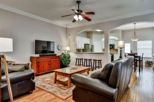 8216 Bridge St, Fort Worth TX 76103-1350 exterior