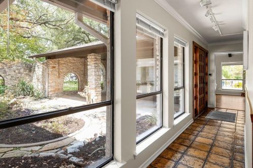 8429 Adirondack Trl, Austin TX  78759-7937 exterior