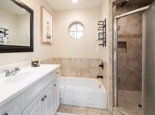 4244 Cresthaven Rd, Dallas TX  75209-3010 exterior