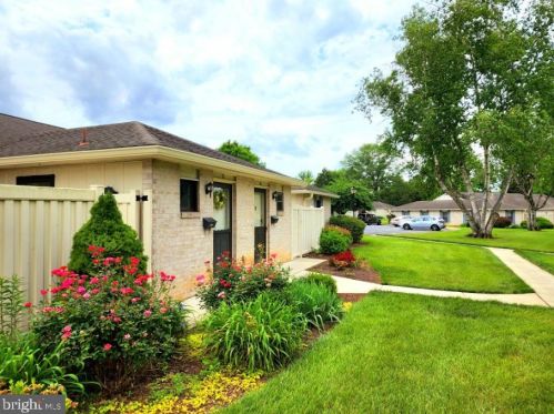 50 Valleybrook Dr, Lancaster PA  17601-4617 exterior