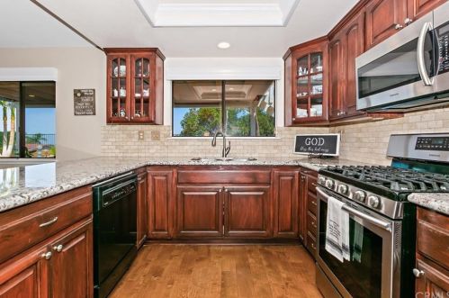 6880 Rycroft Dr, Riverside CA  92506-5317 exterior