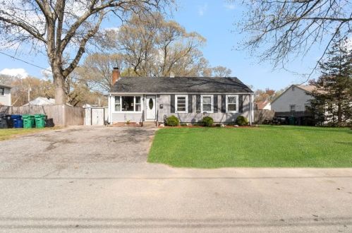 143 Mckinley St, Warwick, RI 02886-5247