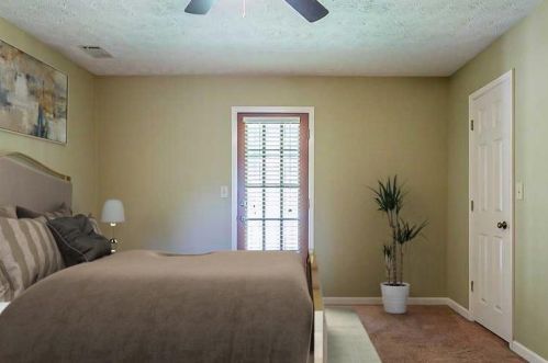 940 Deshon Rd, Lithonia, GA 30058-6025