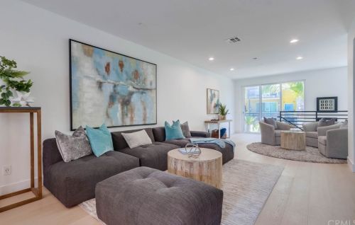 262 Rockefeller, Irvine CA  92612-8113 exterior
