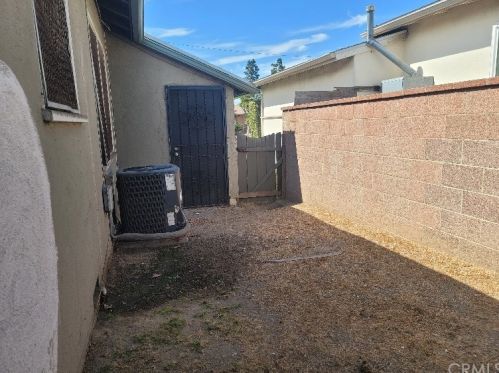 11620 Atkinson Ave, Hawthorne CA 90250-1831 exterior