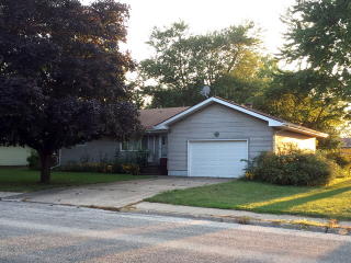 611 Maple St, Herscher, IL 60941-9802