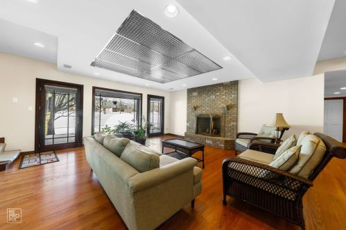 6972 Fieldstone Dr, Willowbrook IL  60527-6969 exterior