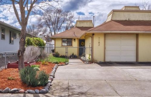 1182 Skeeters Ln, Medford, OR 97504-6550
