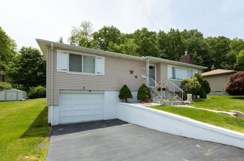 87 Kaynor Dr, Waterbury, CT 06708-1333