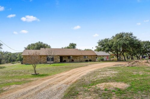 800 Texas Ave, Lakeside Heights, TX 78639-3846