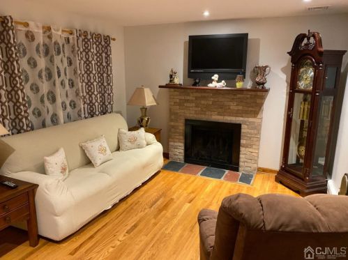 15 Anita Ave, Edison, NJ 08820-3103