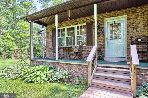 2122 Walnut Bottom Rd, Carlisle PA 17015-9122 exterior