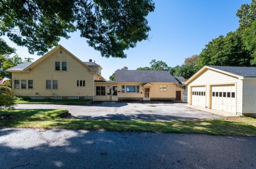 203 Hollis St, Nashua, NH 03060-3037