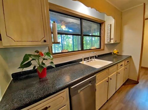 381 Wren Rd, Lavonia, GA 30553-4008