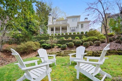 2672 Ellwood Dr, Atlanta GA  30305-3866 exterior