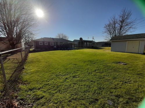 355 Orchard Ln, Sycamore, IL 60178-2415