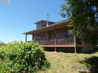 765 8th St, Coquille, OR 97423-1650