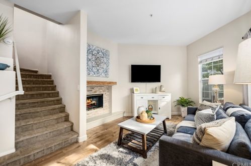 2946 Player Ln, Tustin, CA 92782-1531