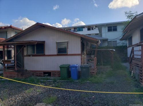 1524 Pohaku St, Honolulu, HI 96817-2831