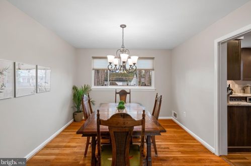 8811 Kenilworth Dr, Springfield VA  22151-1103 exterior