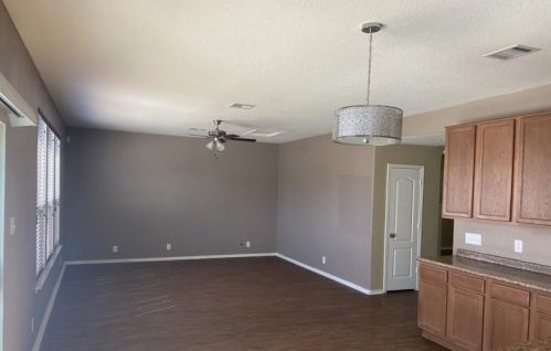 690 New Bridge Dr, Uhland TX  78640-5541 exterior