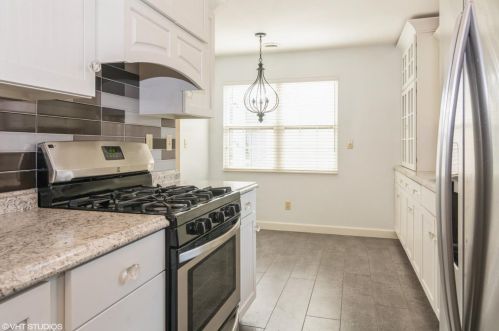 852 Edgewood Gln Dr, Valpo IN exterior