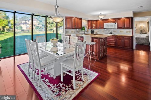 16 Ronit Dr, Trenton NJ 08628-2225 exterior