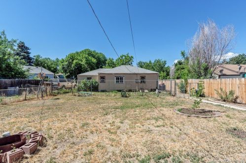 1242 Del Mar Pkwy, Denver CO 80010-3352 exterior