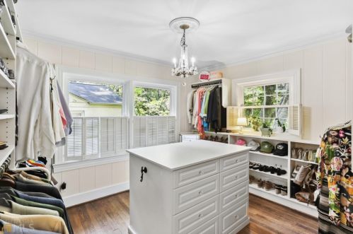2885 Mornington Dr, Atlanta GA  30327-1272 exterior