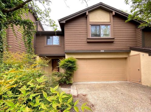 252 Sayre Dr, Princeton, NJ 08540-5811