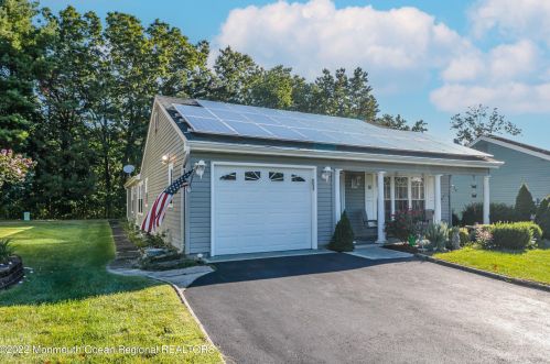 16 Twyford Ln, Lakehurst, NJ 08759-6710