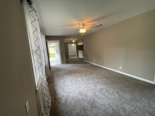 1102 Thomas Ave, Conroe TX  77301-1763 exterior