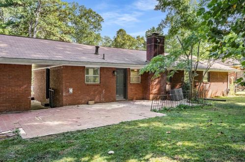 2985 Meadow Lark Dr, Atlanta GA  30344-4033 exterior