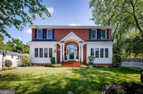 704 Randolph St, Falls Church, VA 22046-2809
