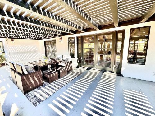 16685 Bonanza Dr, Riverside CA  92504-5706 exterior