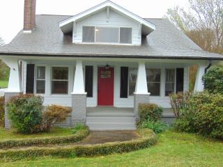 7829 Harmon Rd, Powell, TN 37849-5375
