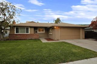 2656 Hampton Way, Fresno, CA 93726-4117